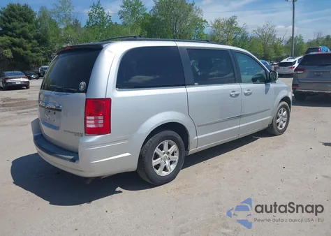 2010 Chrysler Town & Country Touring из США, поврежденный, VIN 2A4RR5D1XAR289497